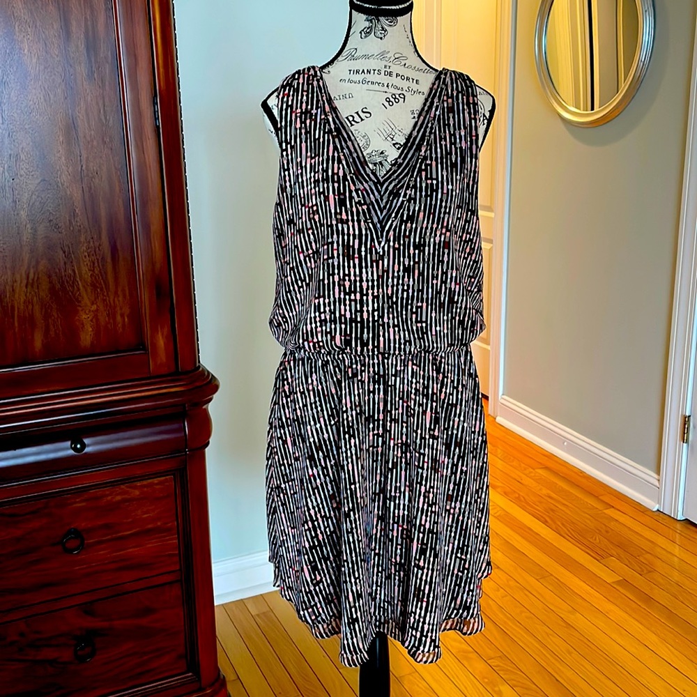 Sleeveless layered print dress